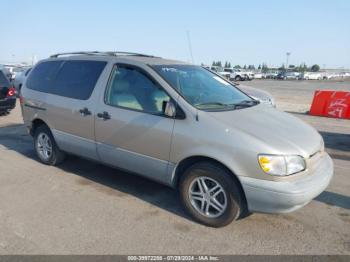  Salvage Toyota Sienna