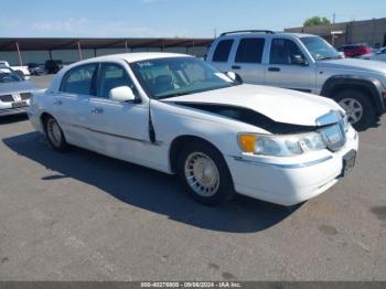  Salvage Lincoln Towncar