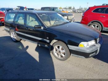  Salvage Volvo V70