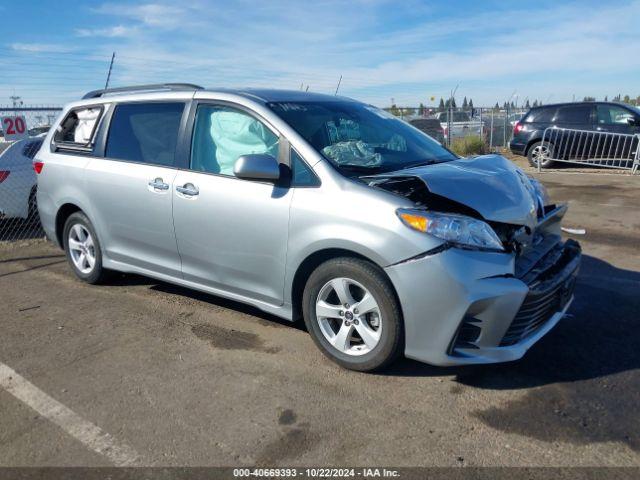  Salvage Toyota Sienna