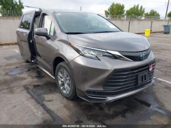  Salvage Toyota Sienna