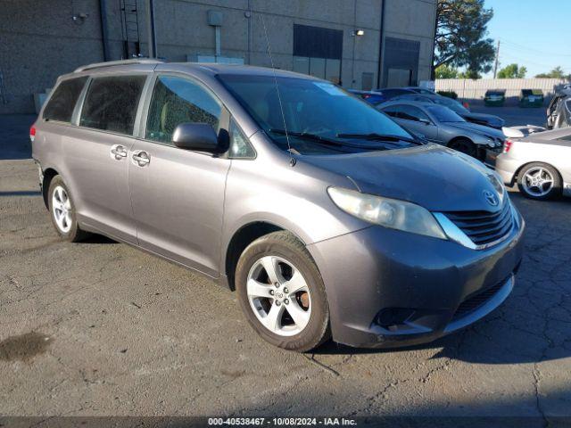  Salvage Toyota Sienna