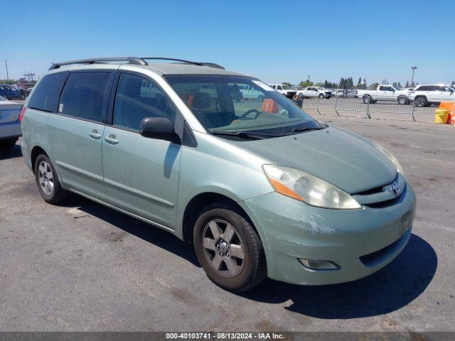  Salvage Toyota Sienna