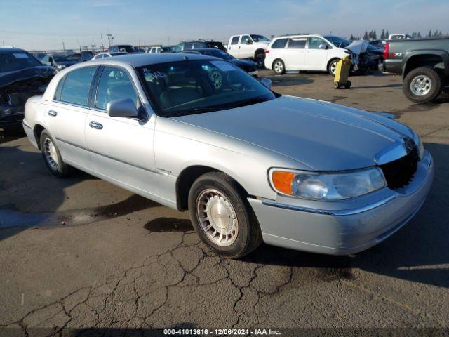  Salvage Lincoln Towncar