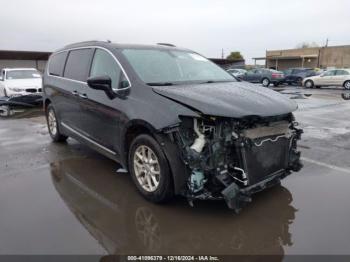  Salvage Chrysler Pacifica