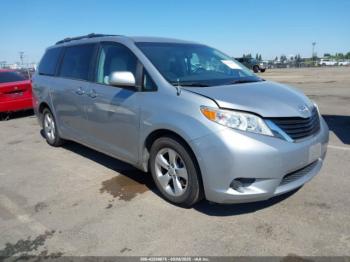  Salvage Toyota Sienna