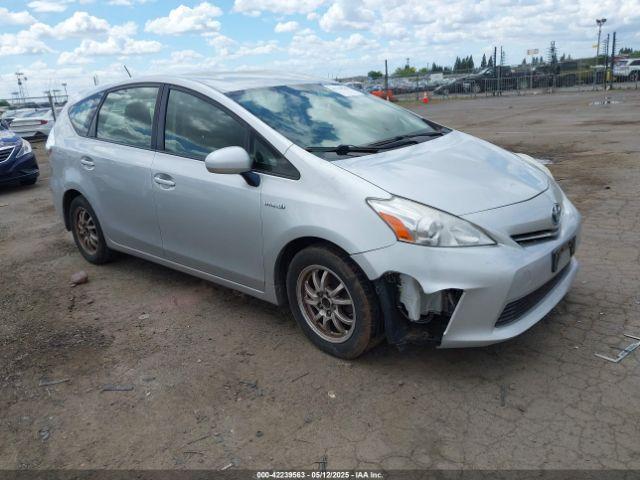  Salvage Toyota Prius v