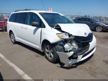  Salvage Toyota Sienna