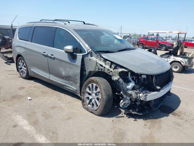  Salvage Chrysler Pacifica