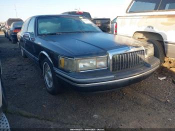  Salvage Lincoln Towncar