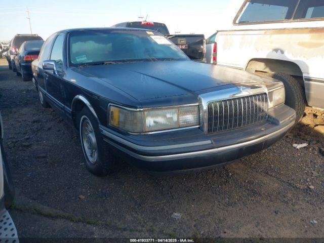 Salvage Lincoln Towncar