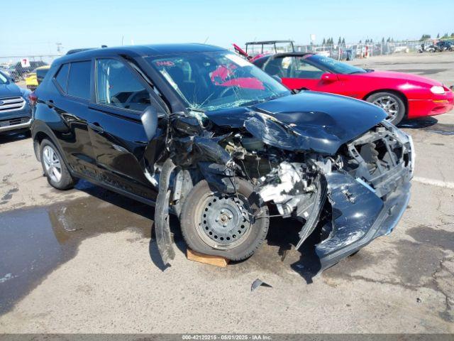  Salvage Nissan Kicks