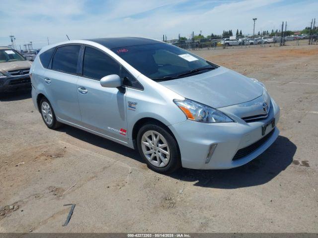  Salvage Toyota Prius v