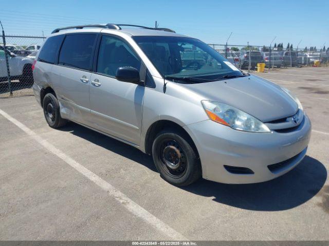  Salvage Toyota Sienna