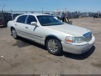  Salvage Lincoln Towncar