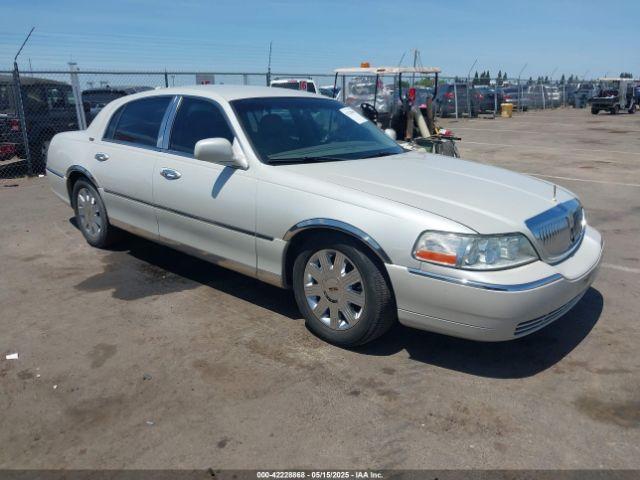  Salvage Lincoln Towncar