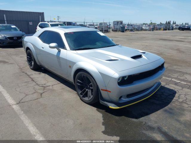  Salvage Dodge Challenger