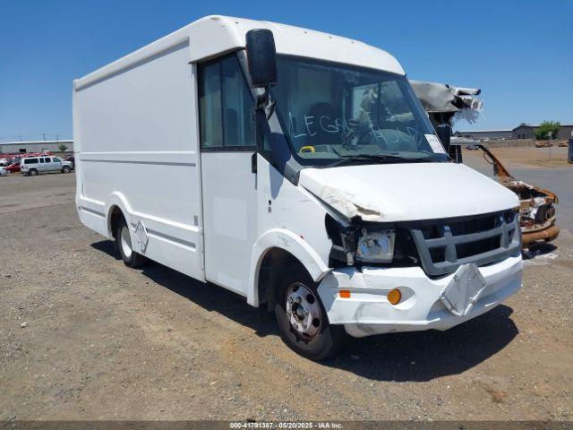  Salvage Isuzu Reach