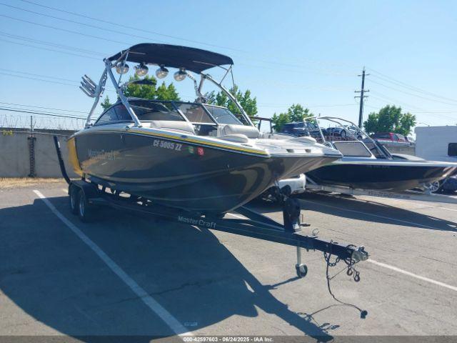  Salvage Mastercraft X35 Boat