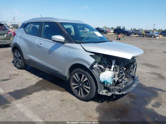 Salvage Nissan Kicks