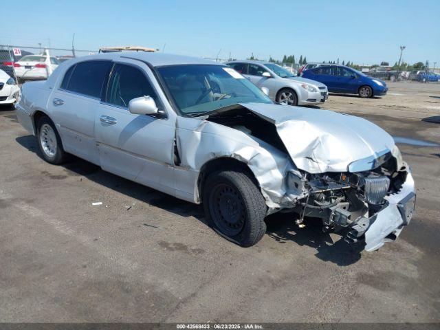  Salvage Lincoln Towncar