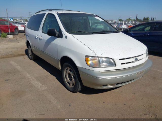  Salvage Toyota Sienna