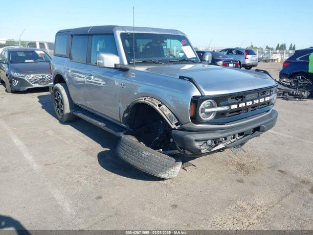  Salvage Ford Bronco
