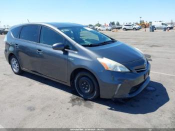  Salvage Toyota Prius v