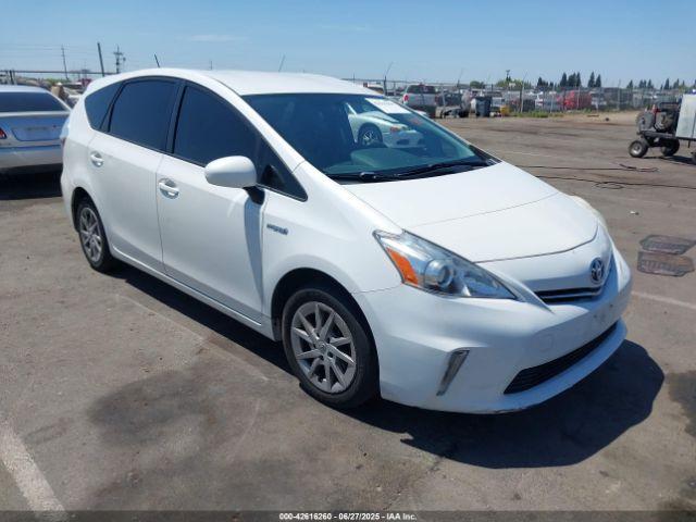  Salvage Toyota Prius v