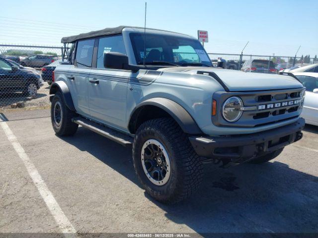  Salvage Ford Bronco