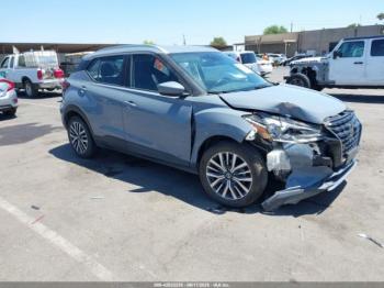  Salvage Nissan Kicks