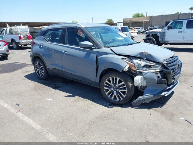  Salvage Nissan Kicks