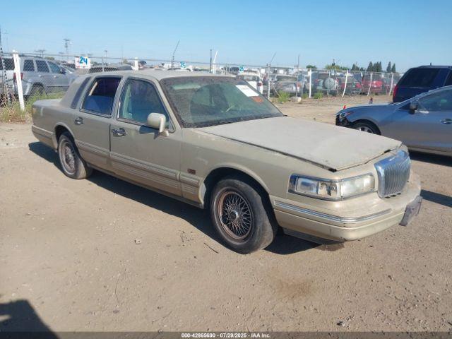 Salvage Lincoln Towncar