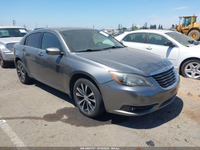  Salvage Chrysler 200