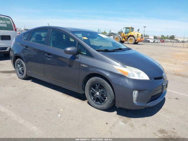  Salvage Toyota Prius