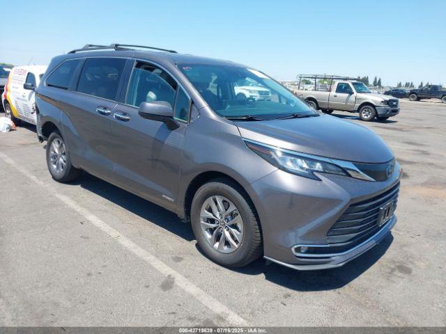  Salvage Toyota Sienna