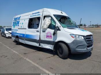  Salvage Mercedes-Benz Sprinter 2500