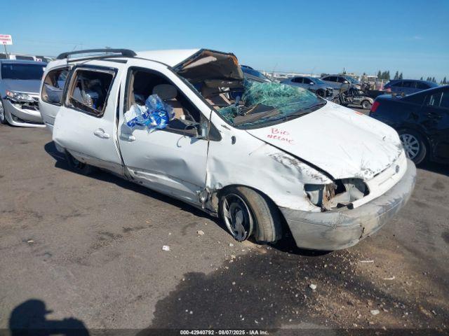  Salvage Toyota Sienna