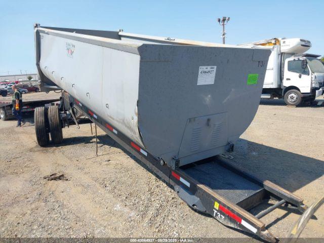  Salvage Reliance Trailer Mfg Reliance Trailer Mfg