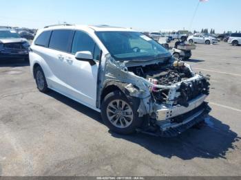  Salvage Toyota Sienna
