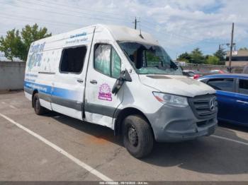  Salvage Mercedes-Benz Sprinter 2500