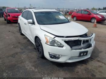  Salvage Nissan Altima