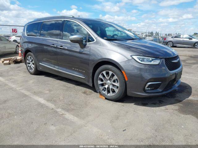  Salvage Chrysler Pacifica
