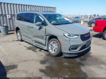  Salvage Chrysler Pacifica