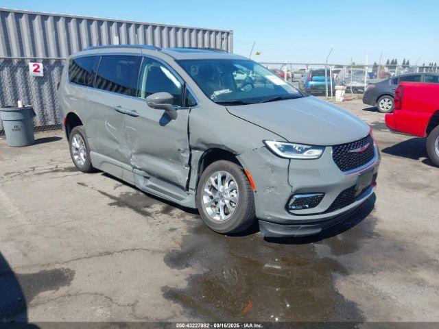  Salvage Chrysler Pacifica