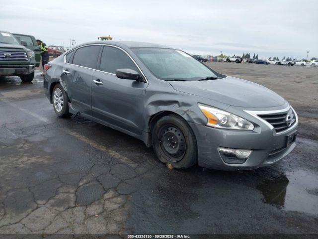  Salvage Nissan Altima