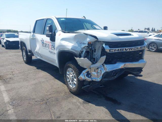  Salvage Chevrolet Silverado 2500