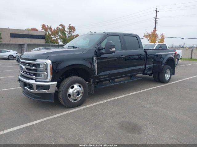 Ford F-350 Lariat Image 4