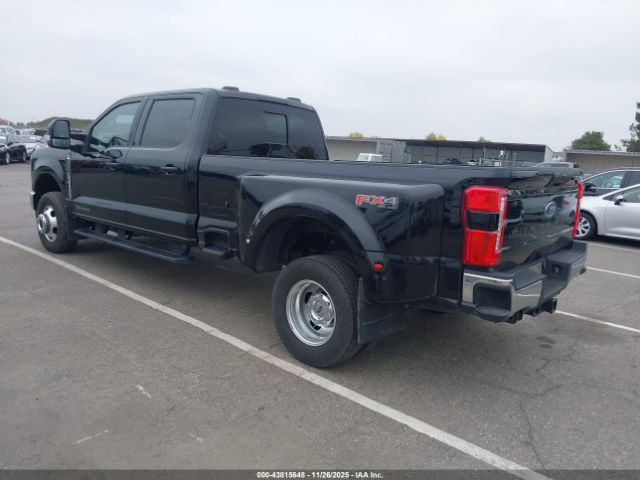 Ford F-350 Lariat Image 2