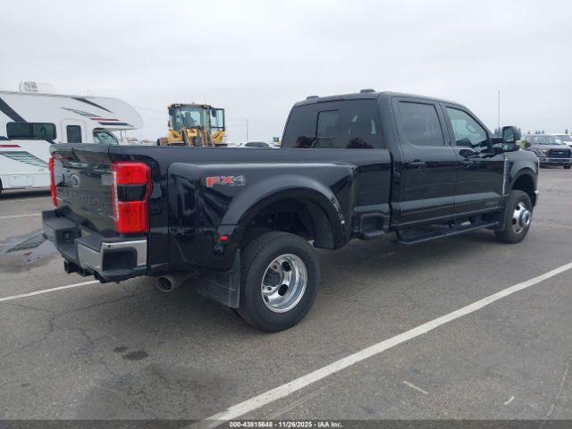 Ford F-350 Lariat Image 10